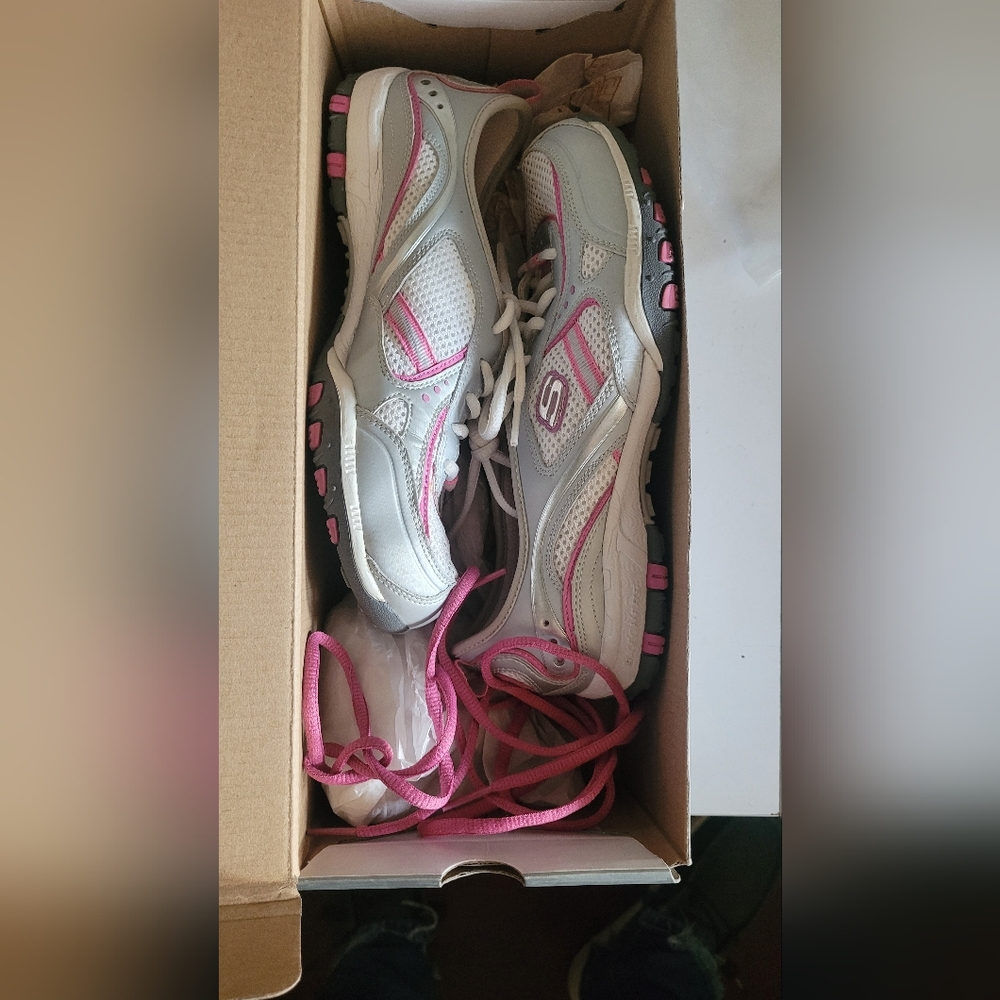 Skechers size 7 pink white gray Sportie